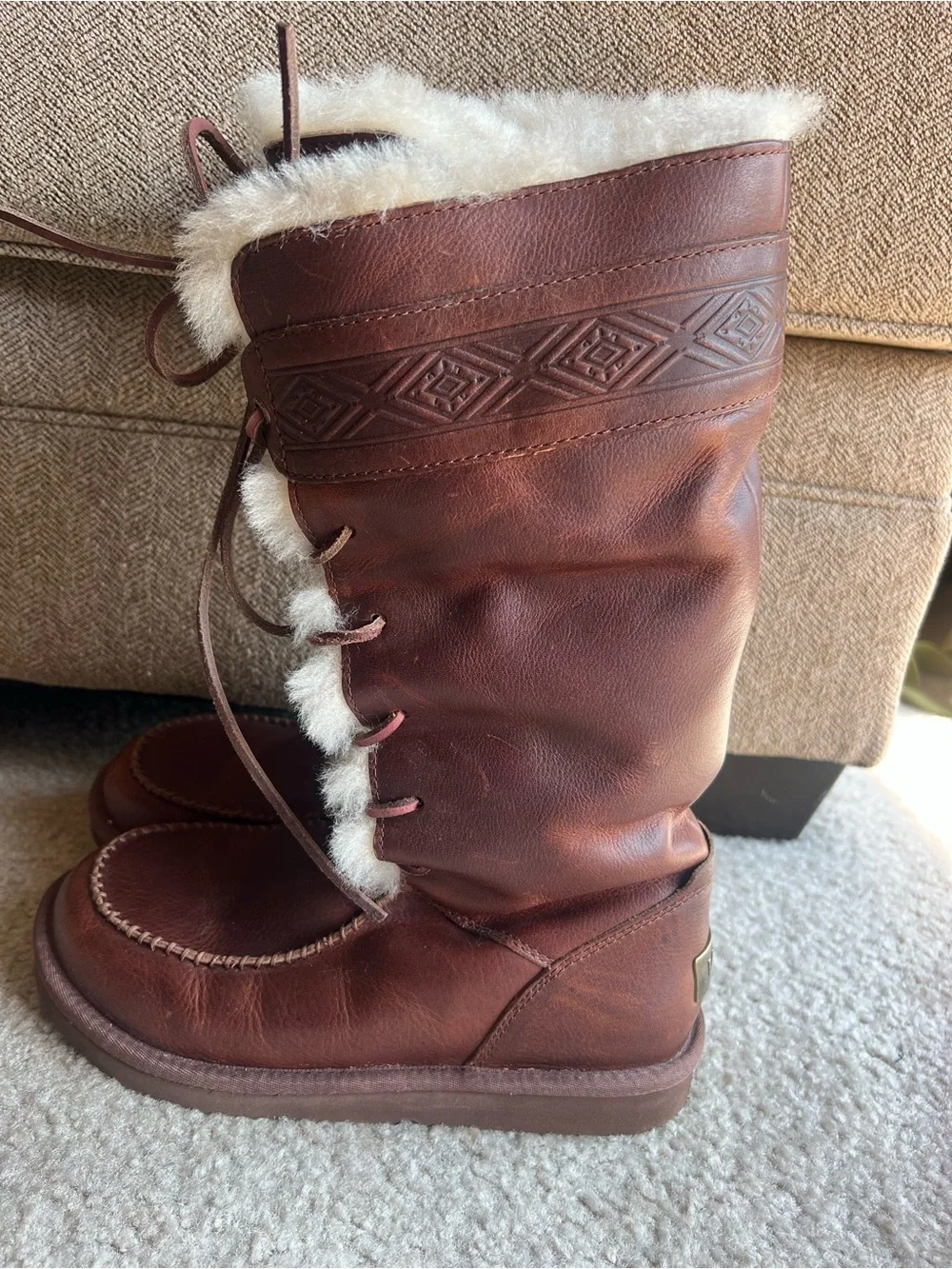 UGG - Vintage Brown Leather Lace-Up Shearling Winter Boots - Size 8 - Very Good